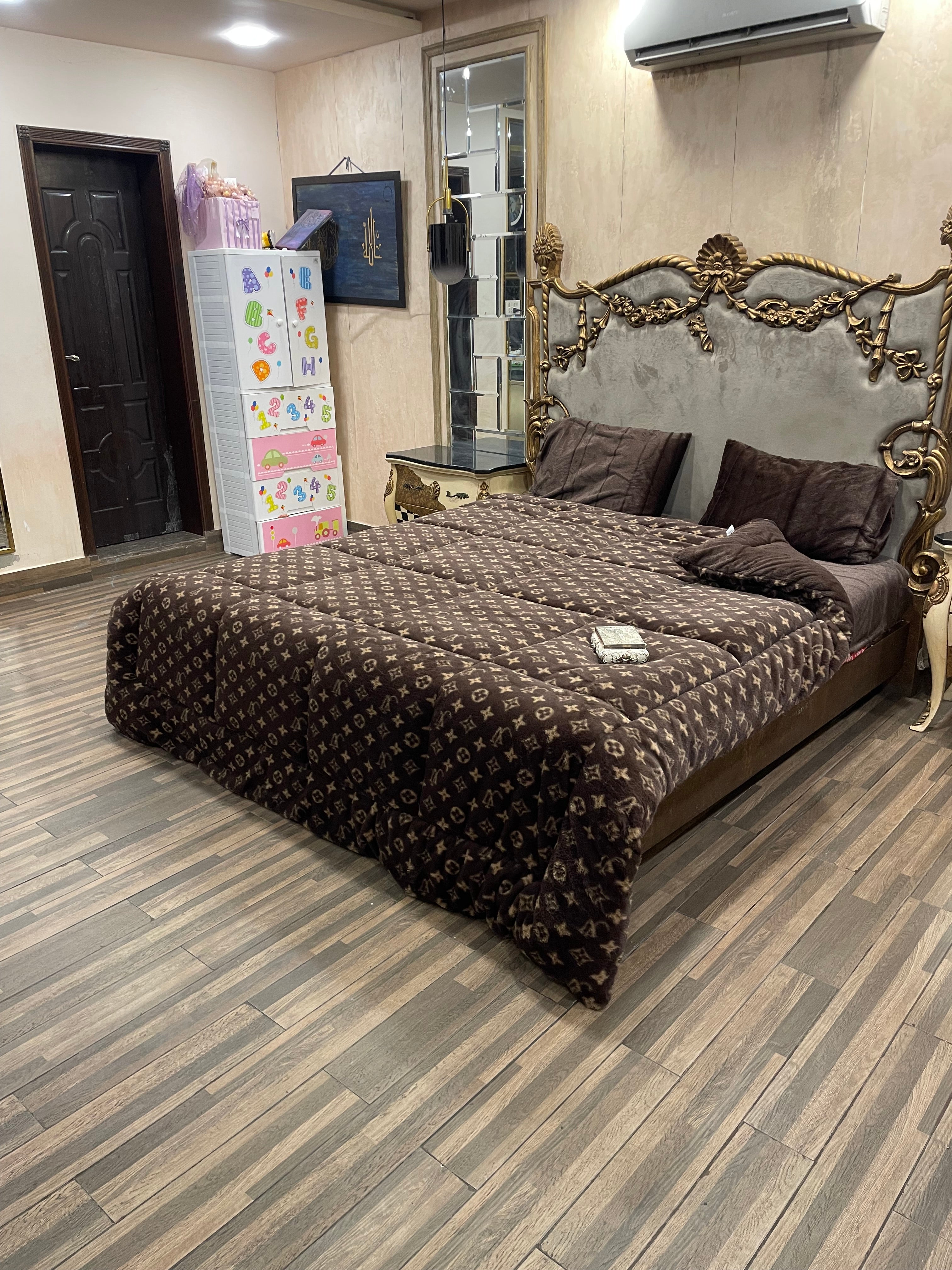 Louis Vuitton Brown 4️⃣PC Razai set