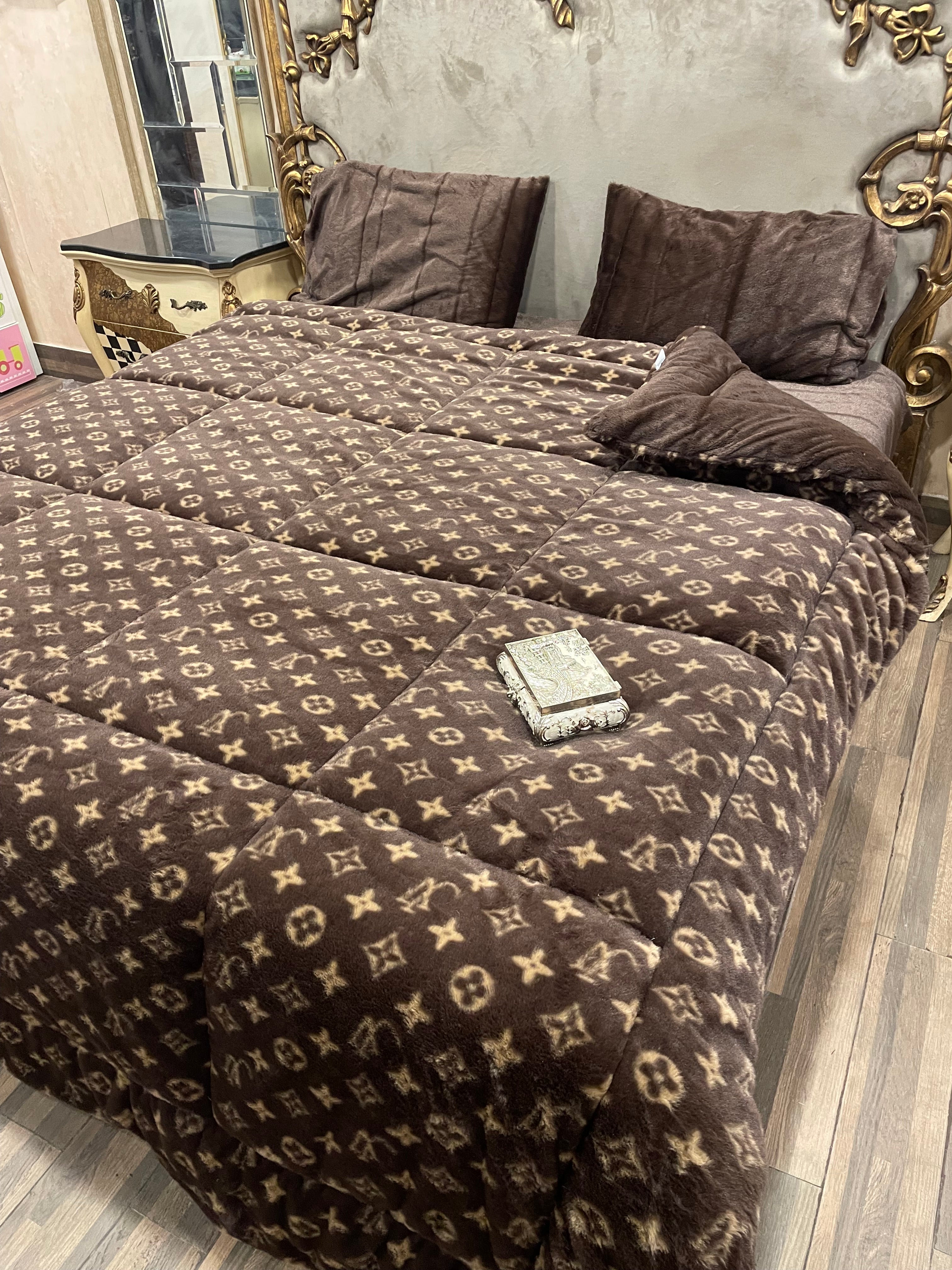 Louis Vuitton Brown 4️⃣PC Razai set