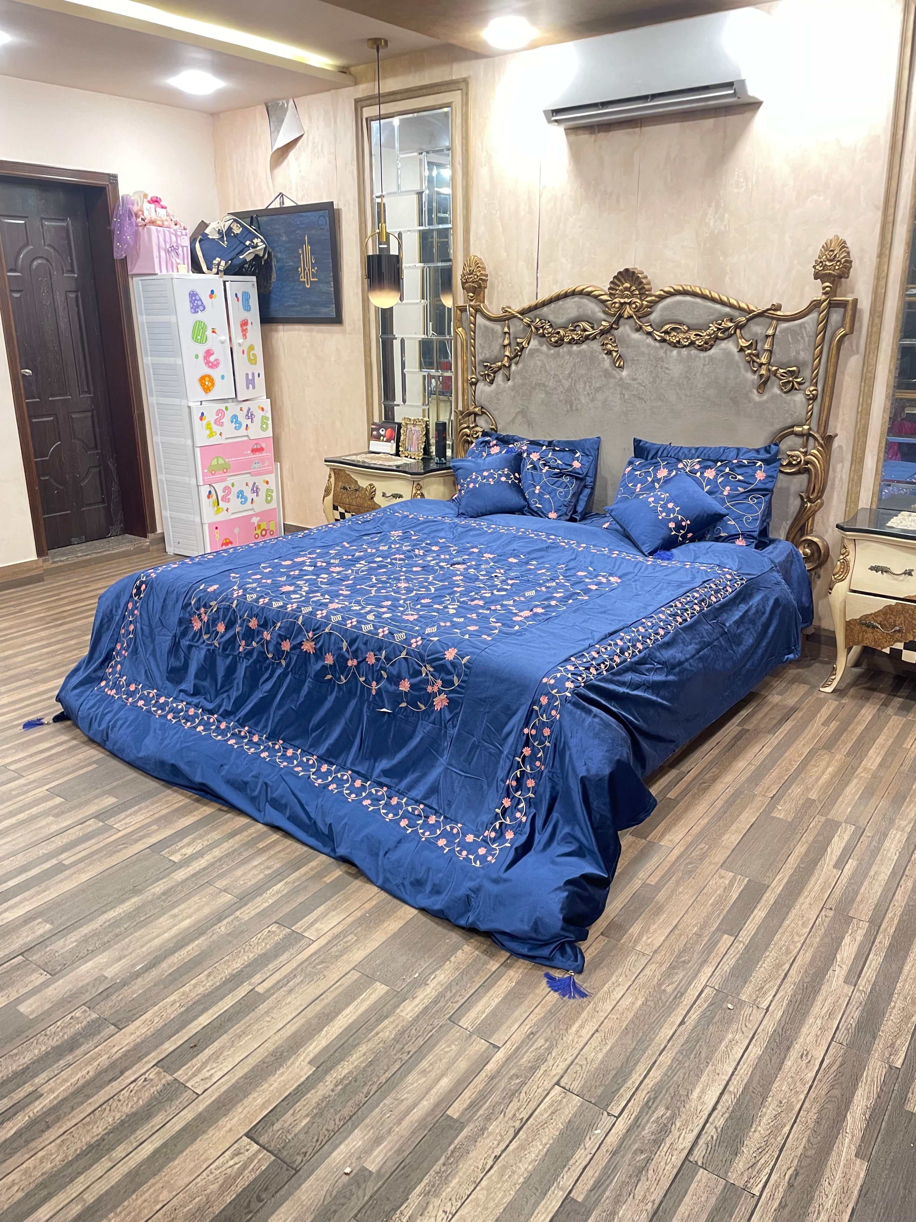 8️⃣PC Bridal Embossed Velvet Duvet Cover (with/without Filling)  full embroided set