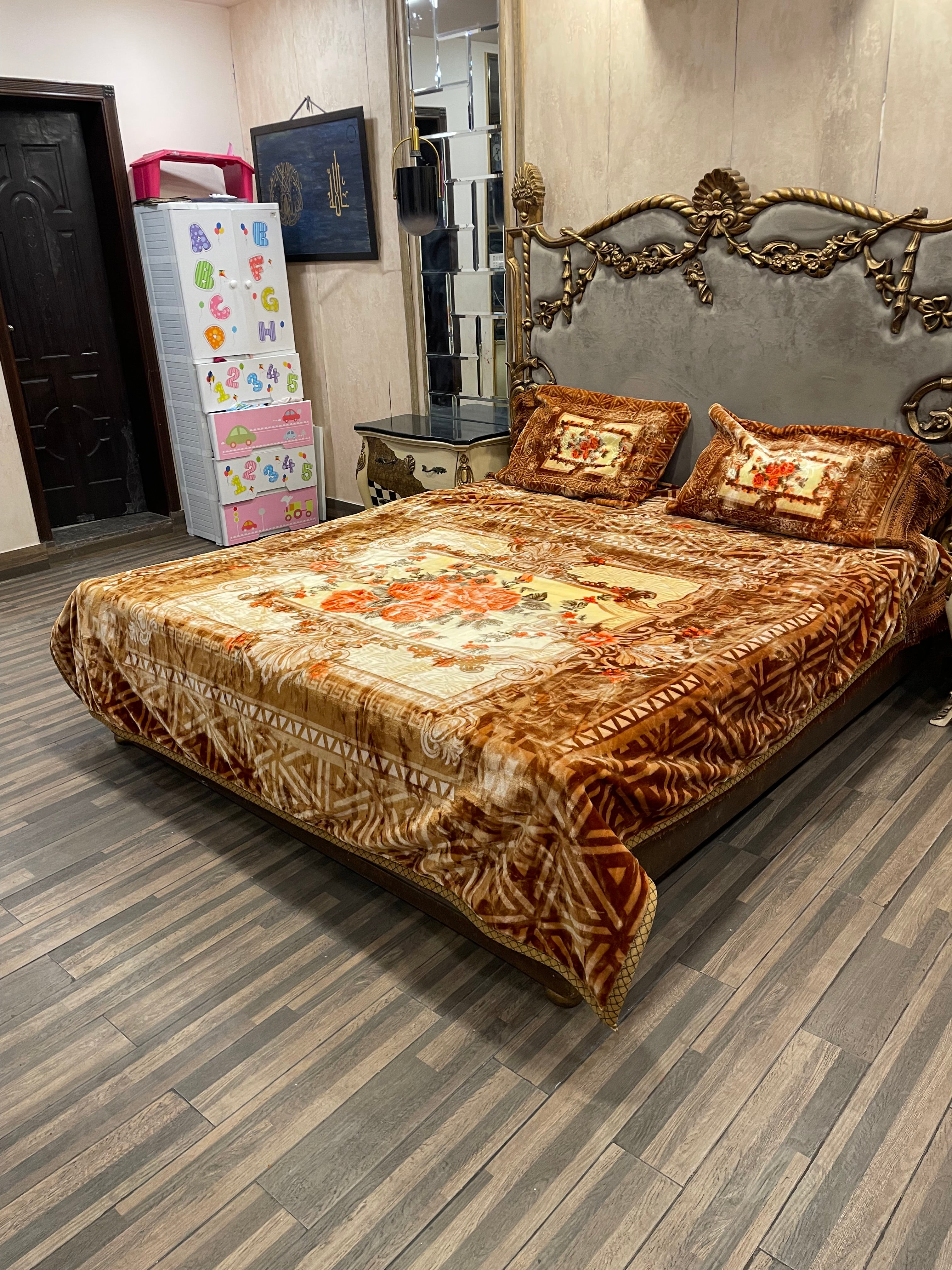 4️⃣ PC Unique BLANKET/KAMBLE Golden