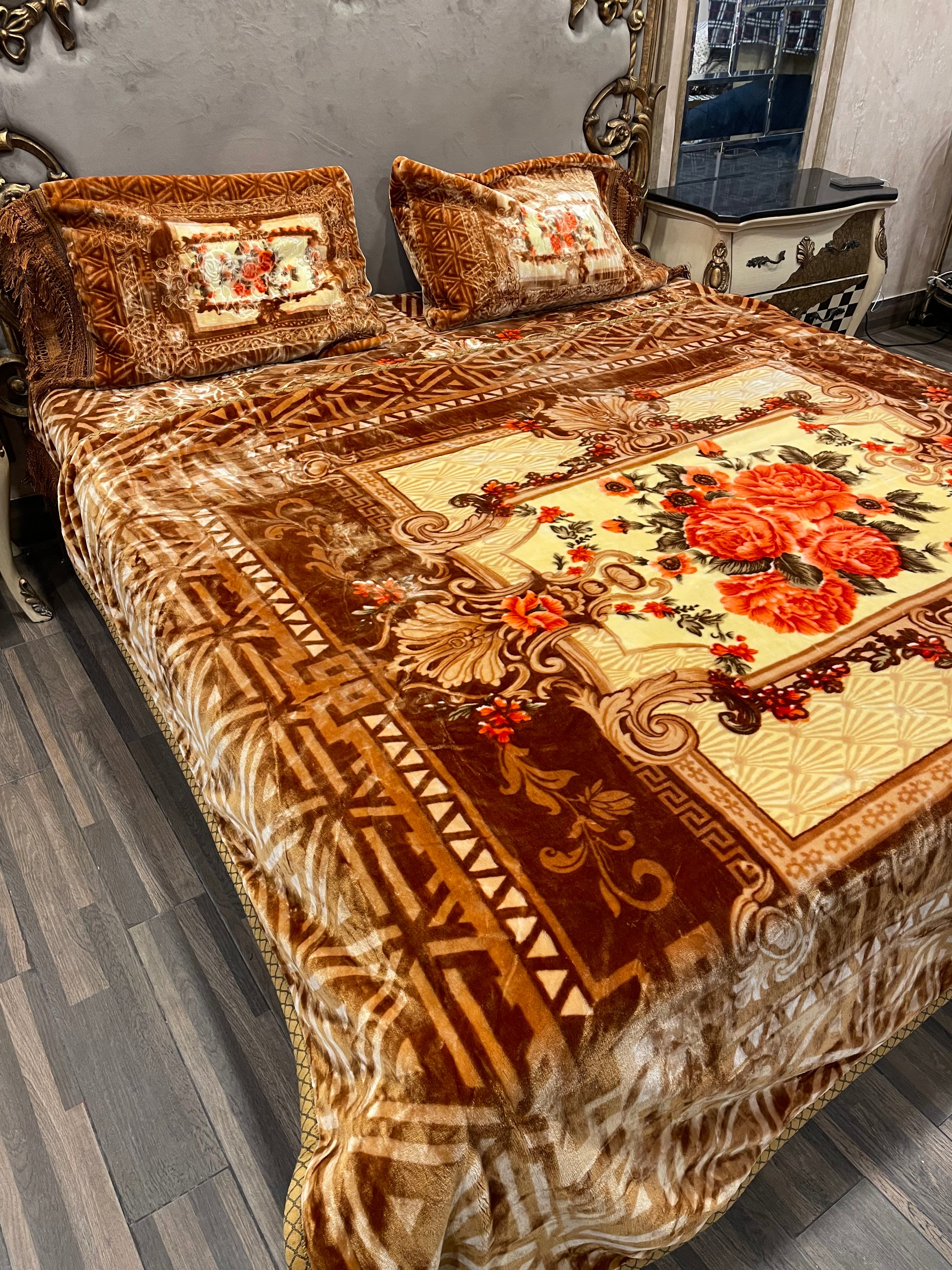 4️⃣ PC Unique BLANKET/KAMBLE Golden