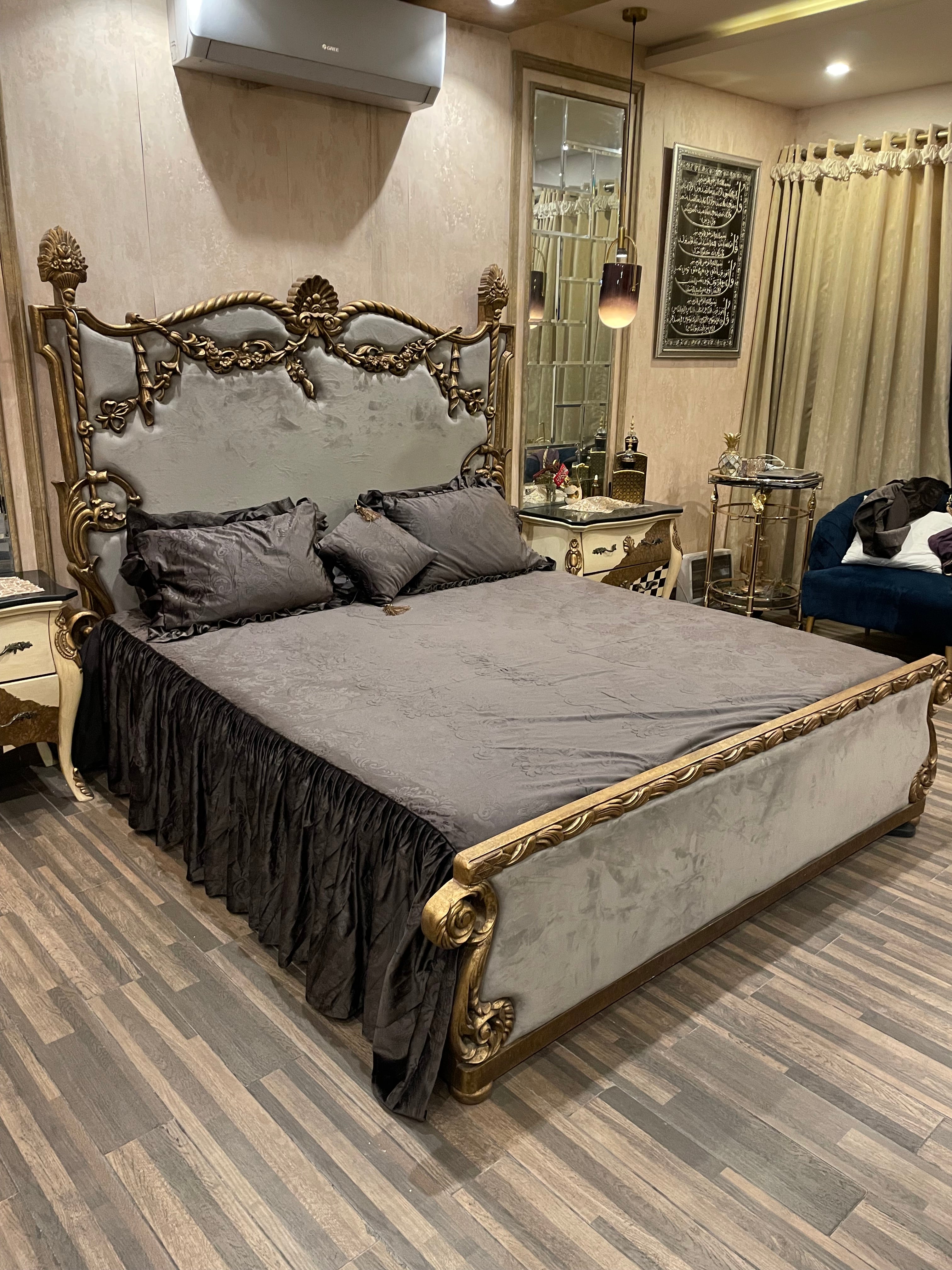 8️⃣ PC Bridal Embossed Velvet Duvet Cover (with/without Filling) Set