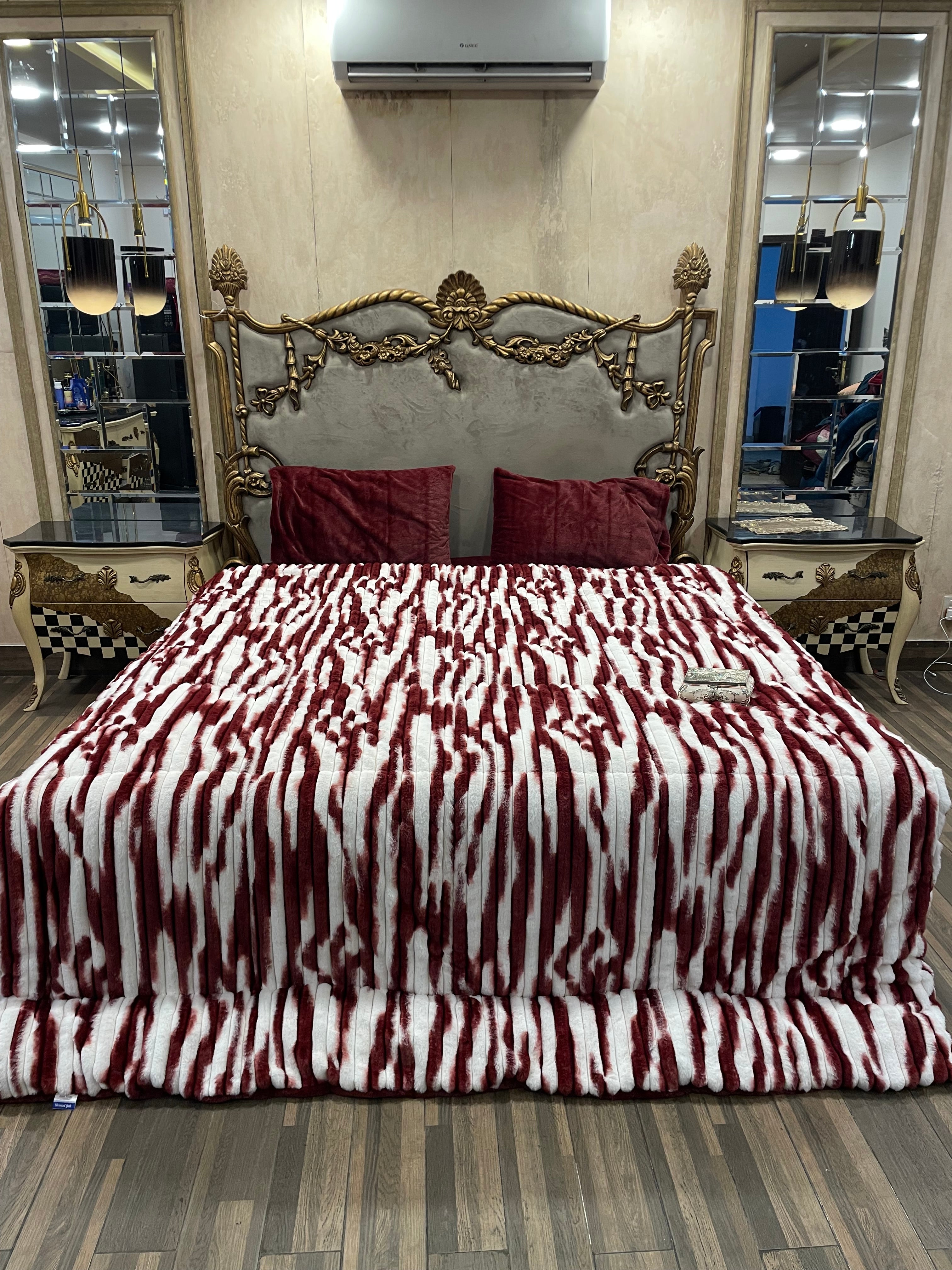 Strawberry  Red  White  4️⃣PC Razai set