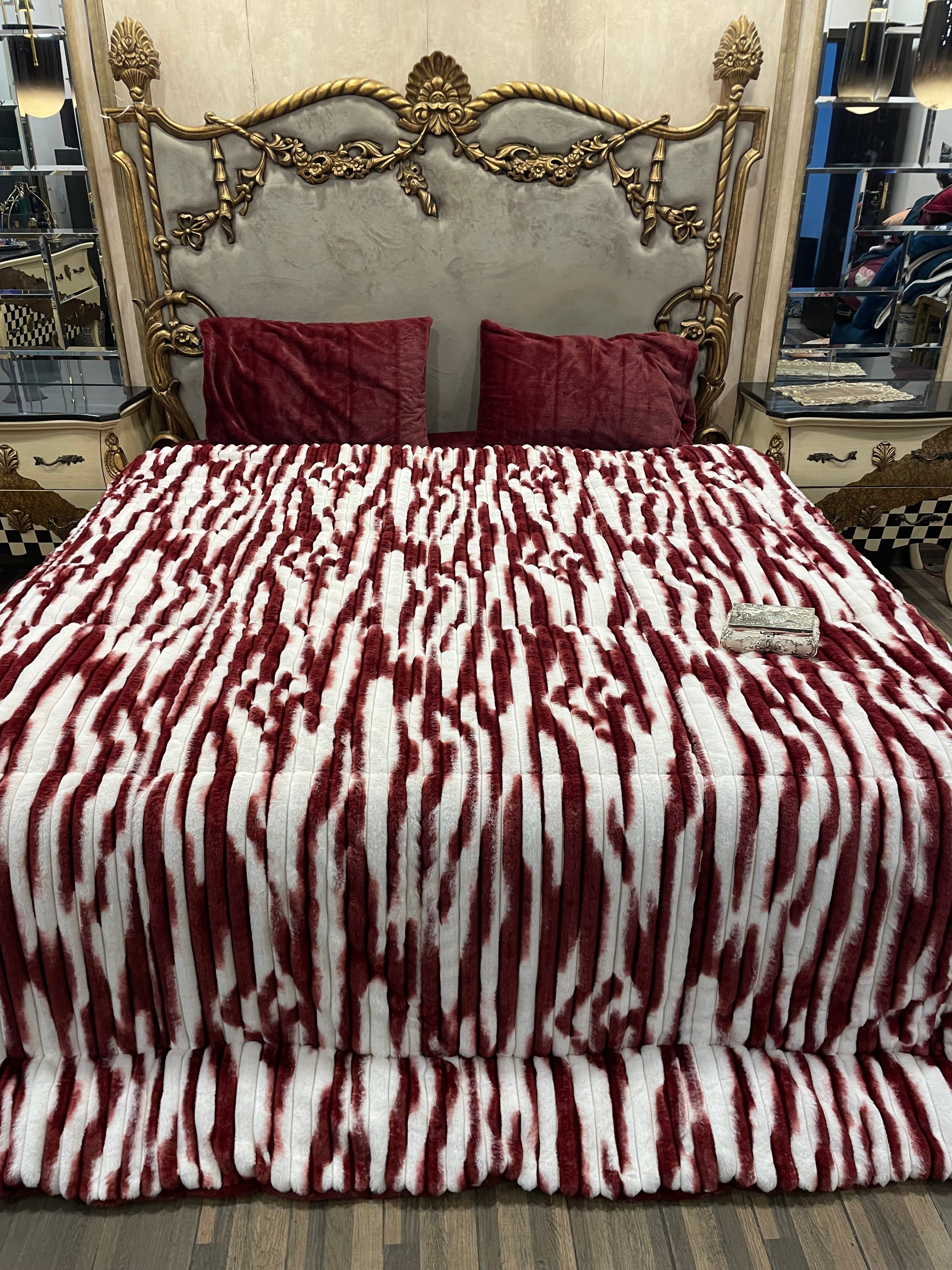 Strawberry  Red  White  4️⃣PC Razai set