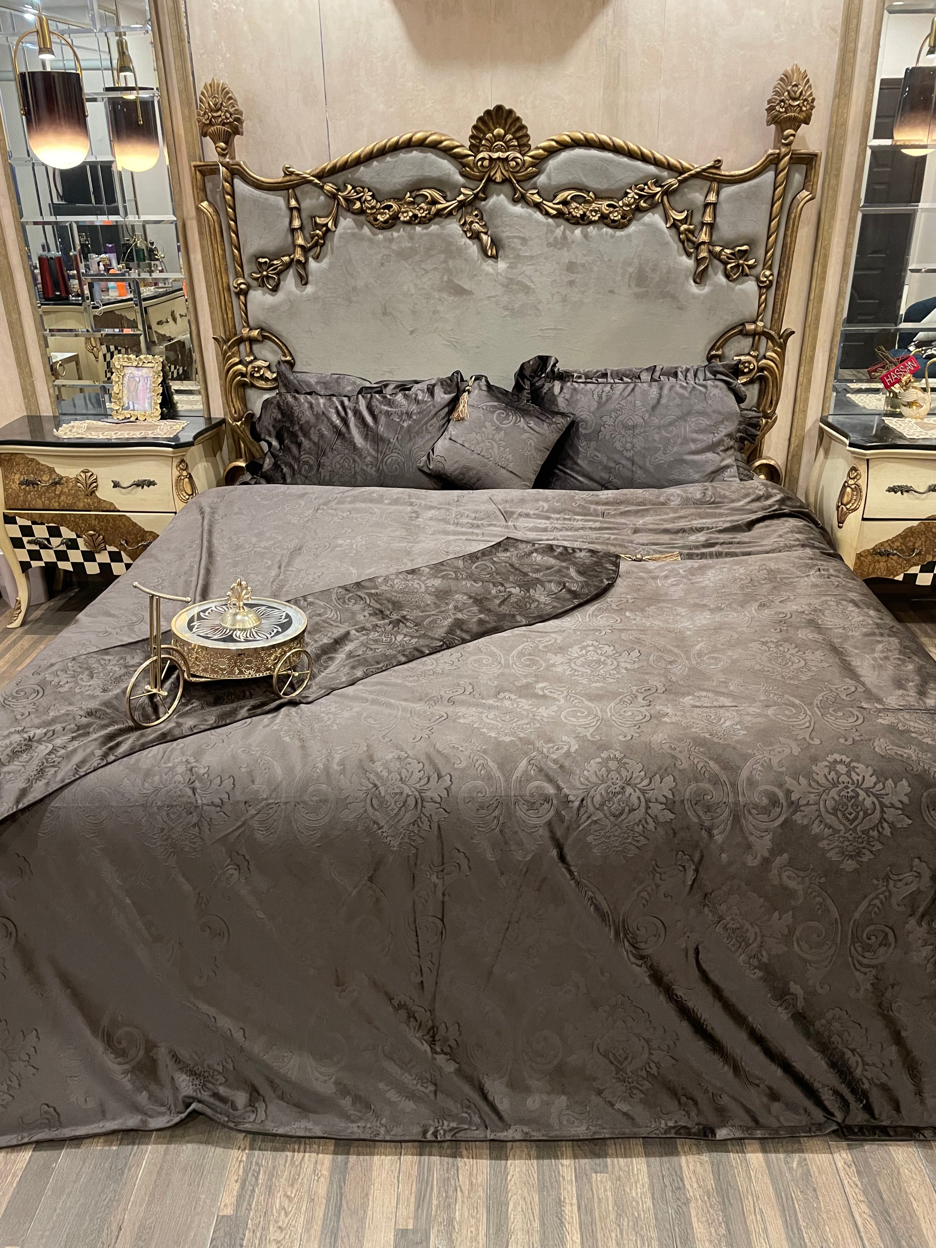 8️⃣ PC Bridal Embossed Velvet Duvet Cover (with/without Filling) Set