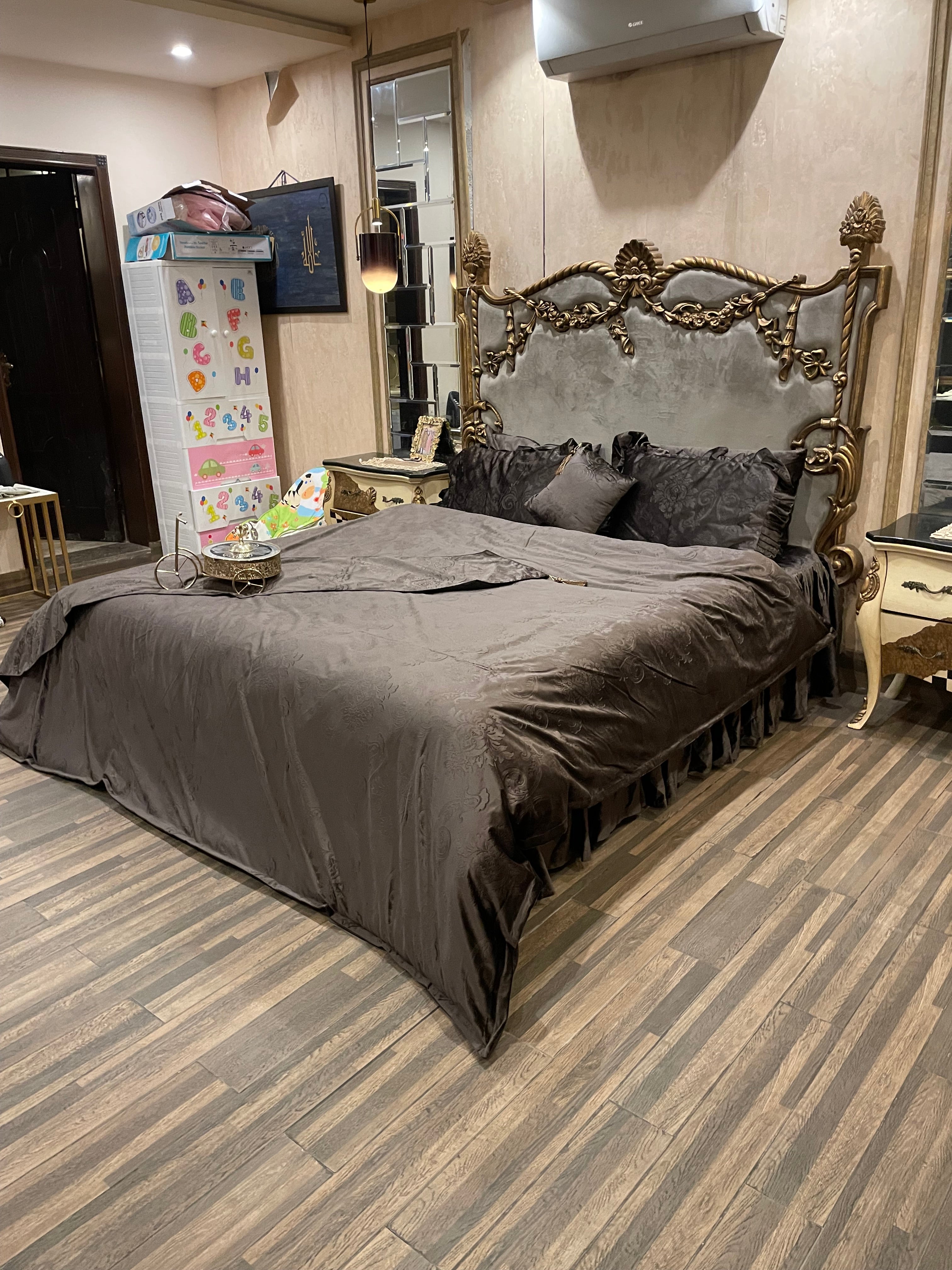 8️⃣ PC Bridal Embossed Velvet Duvet Cover (with/without Filling) Set