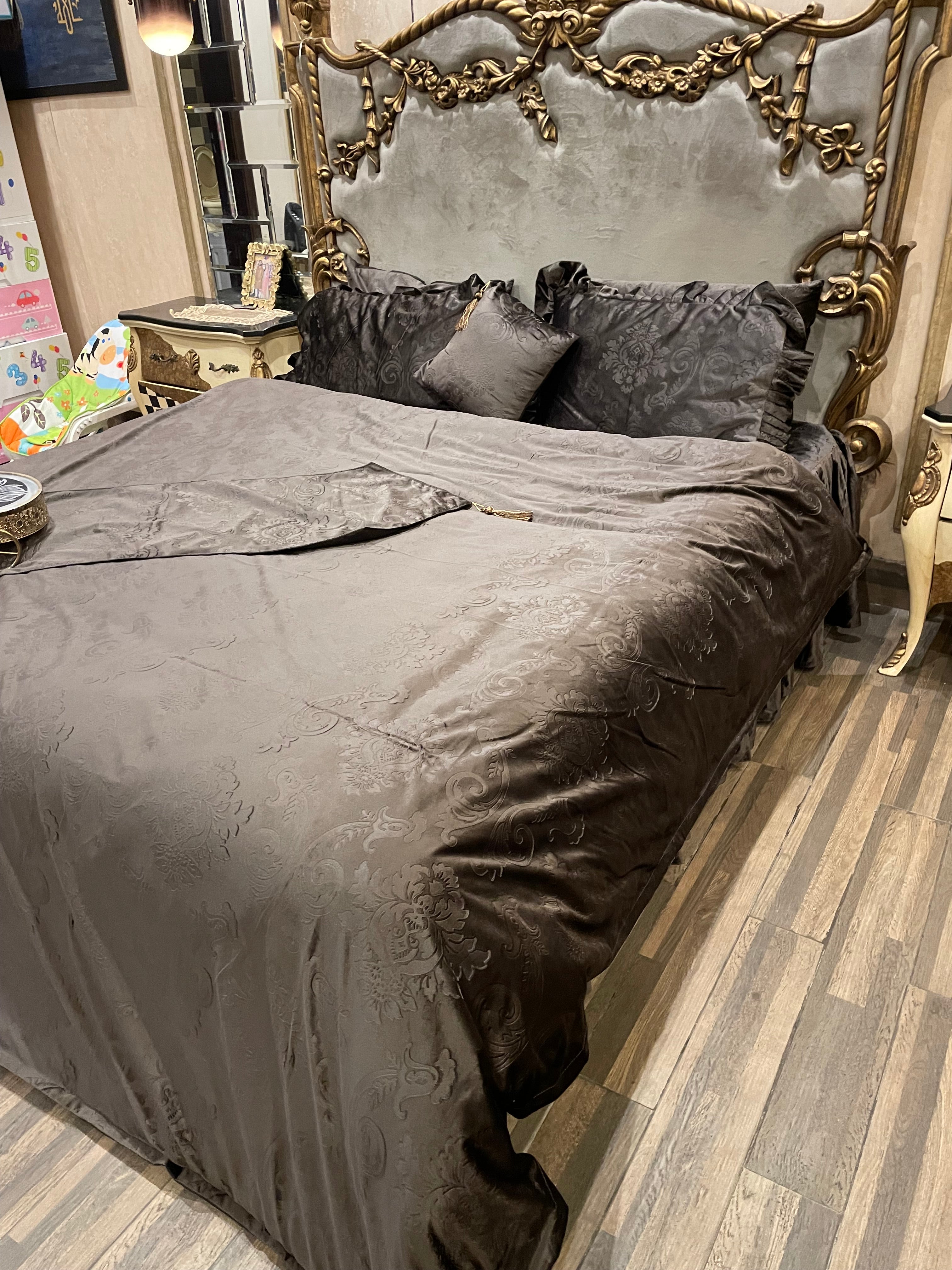 8️⃣ PC Bridal Embossed Velvet Duvet Cover (with/without Filling) Set