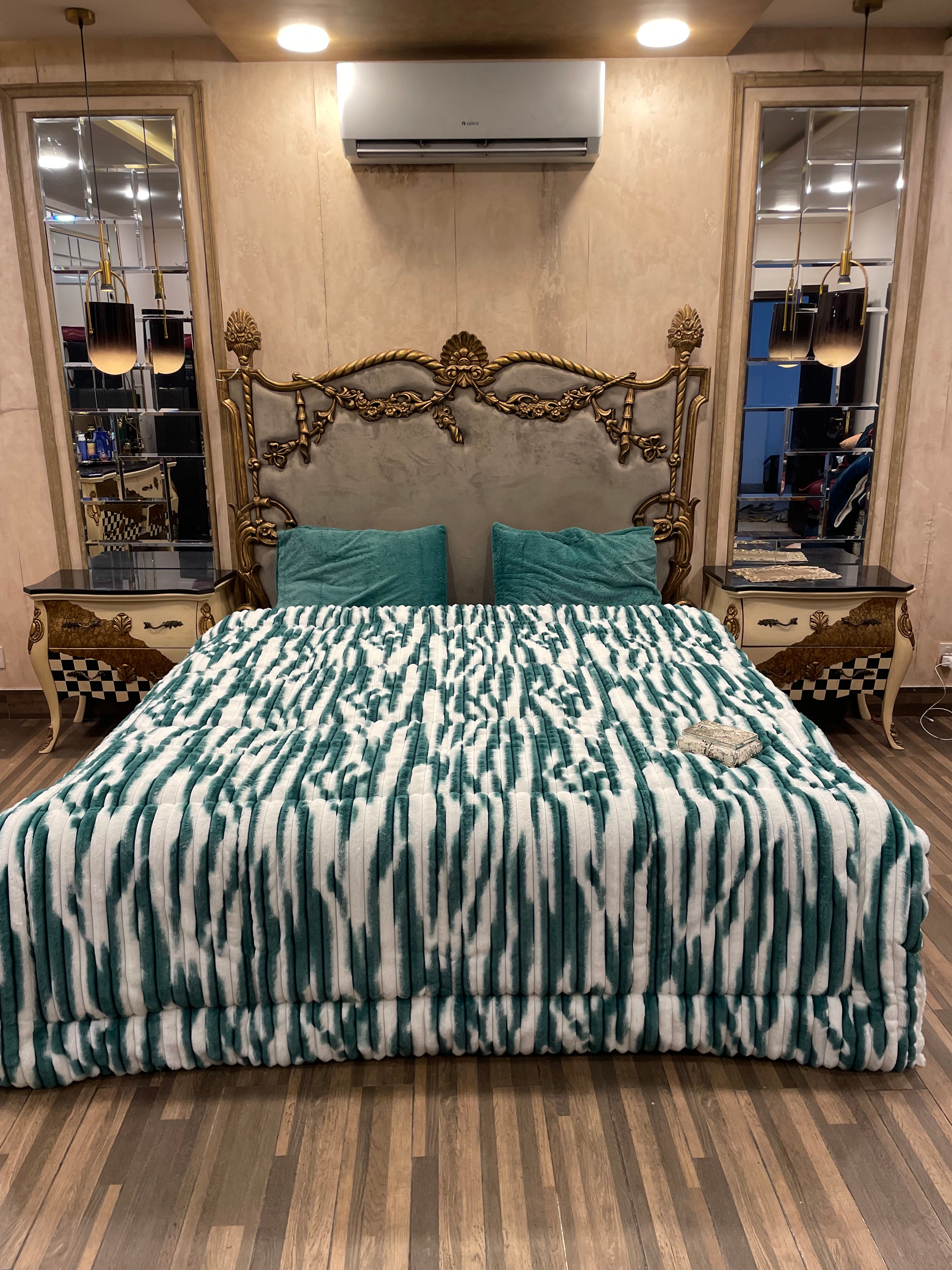 Strawberry  Green White  4️⃣PC Razai set