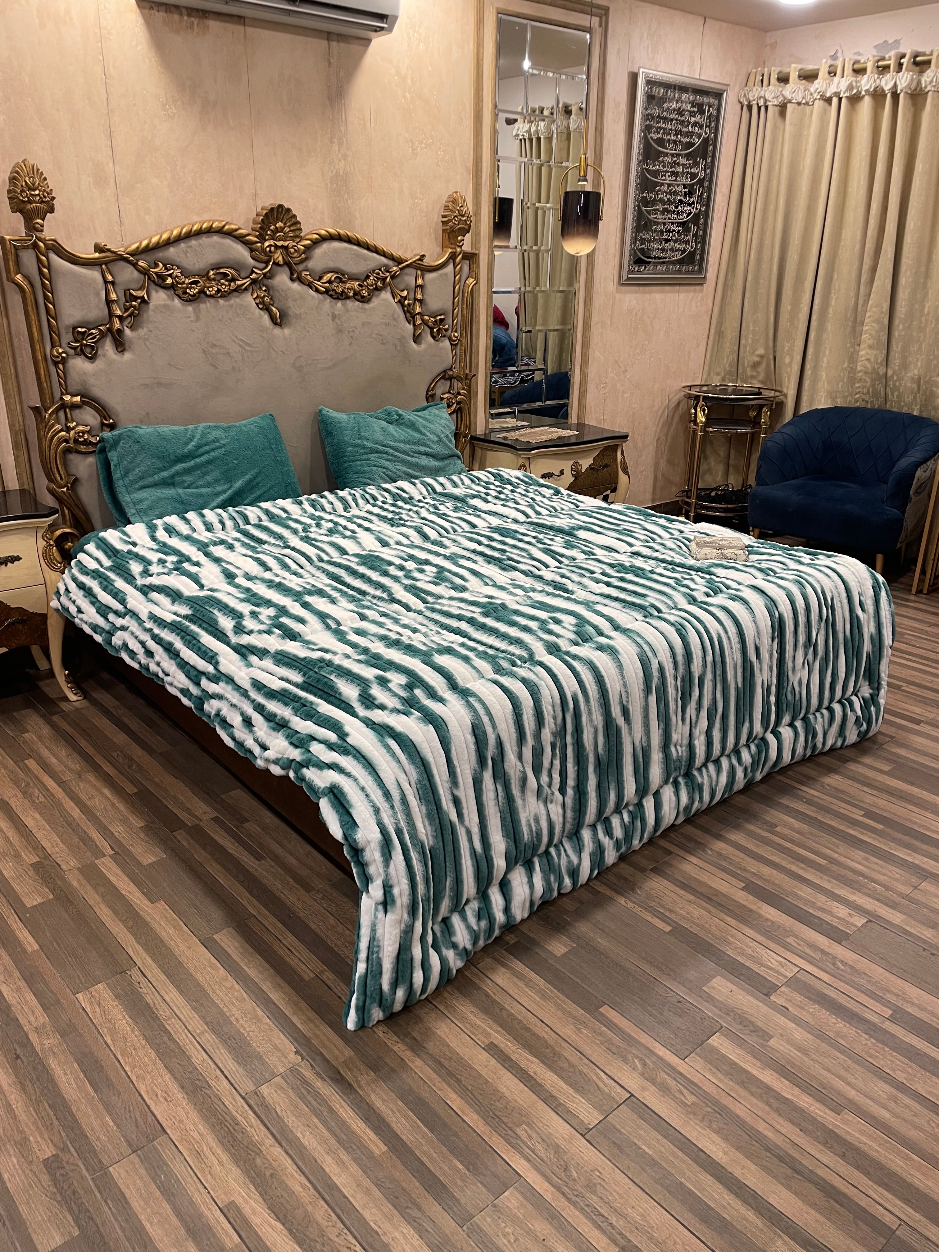 Strawberry  Green White  4️⃣PC Razai set