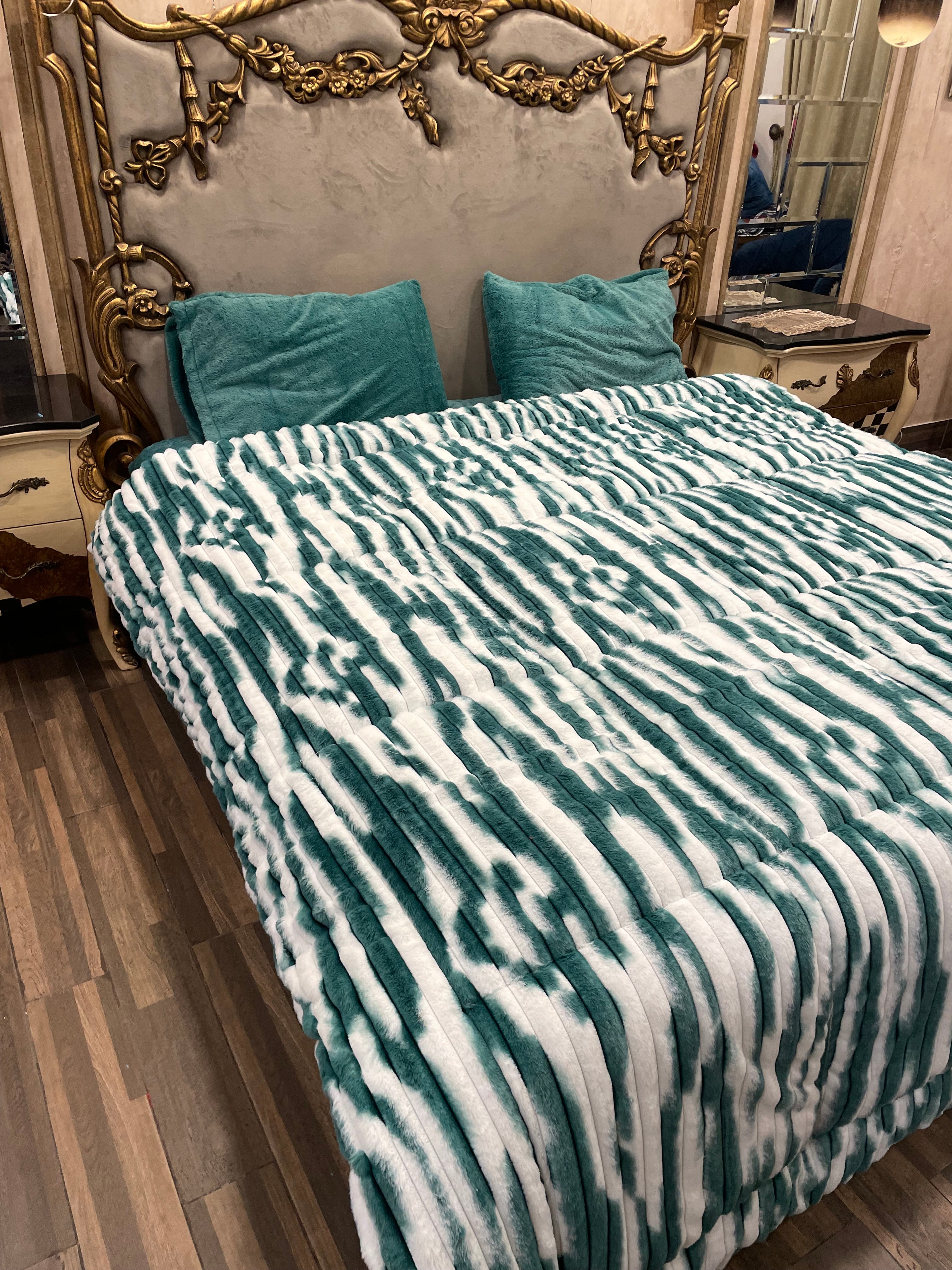 Strawberry  Green White  4️⃣PC Razai set