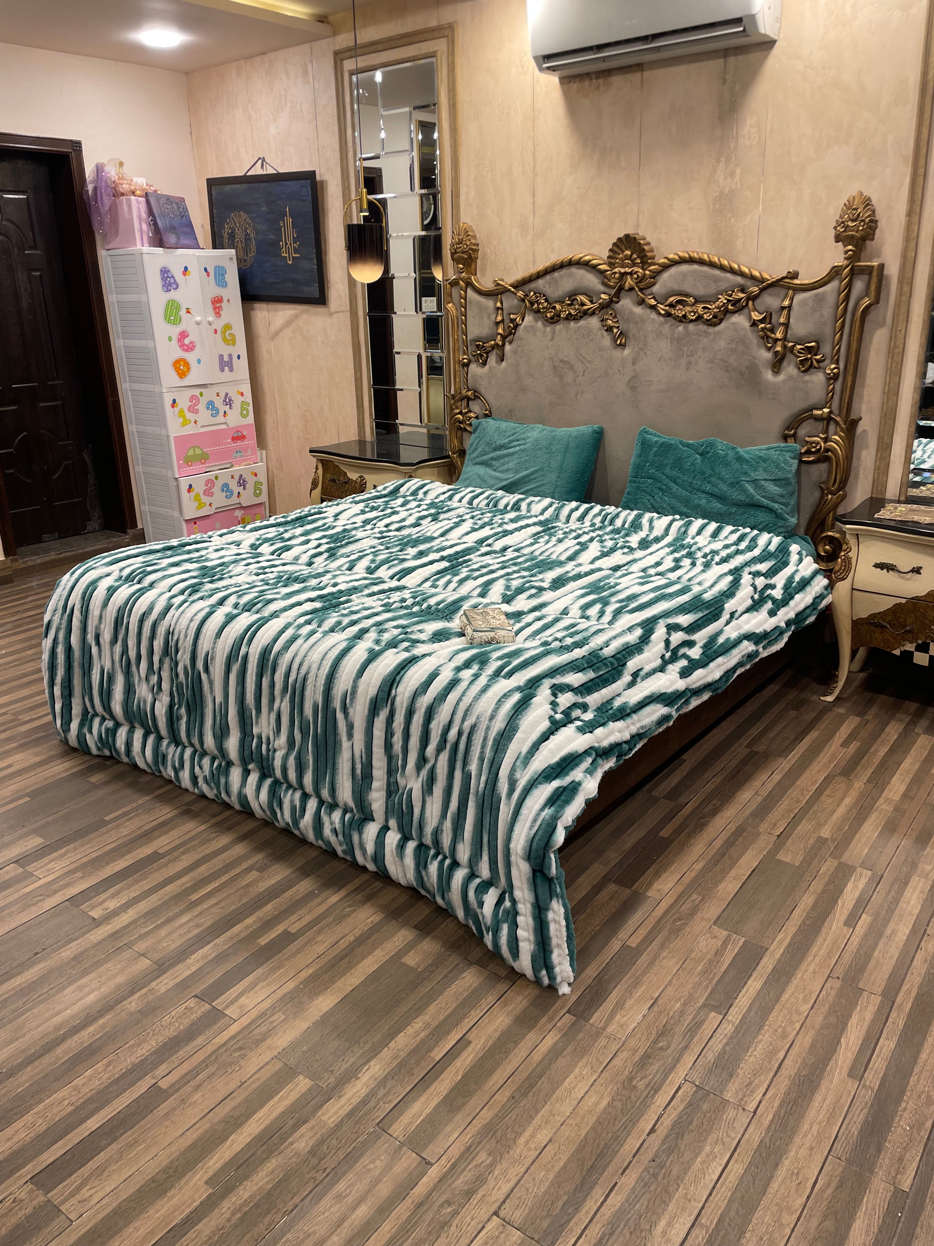 Strawberry  Green White  4️⃣PC Razai set