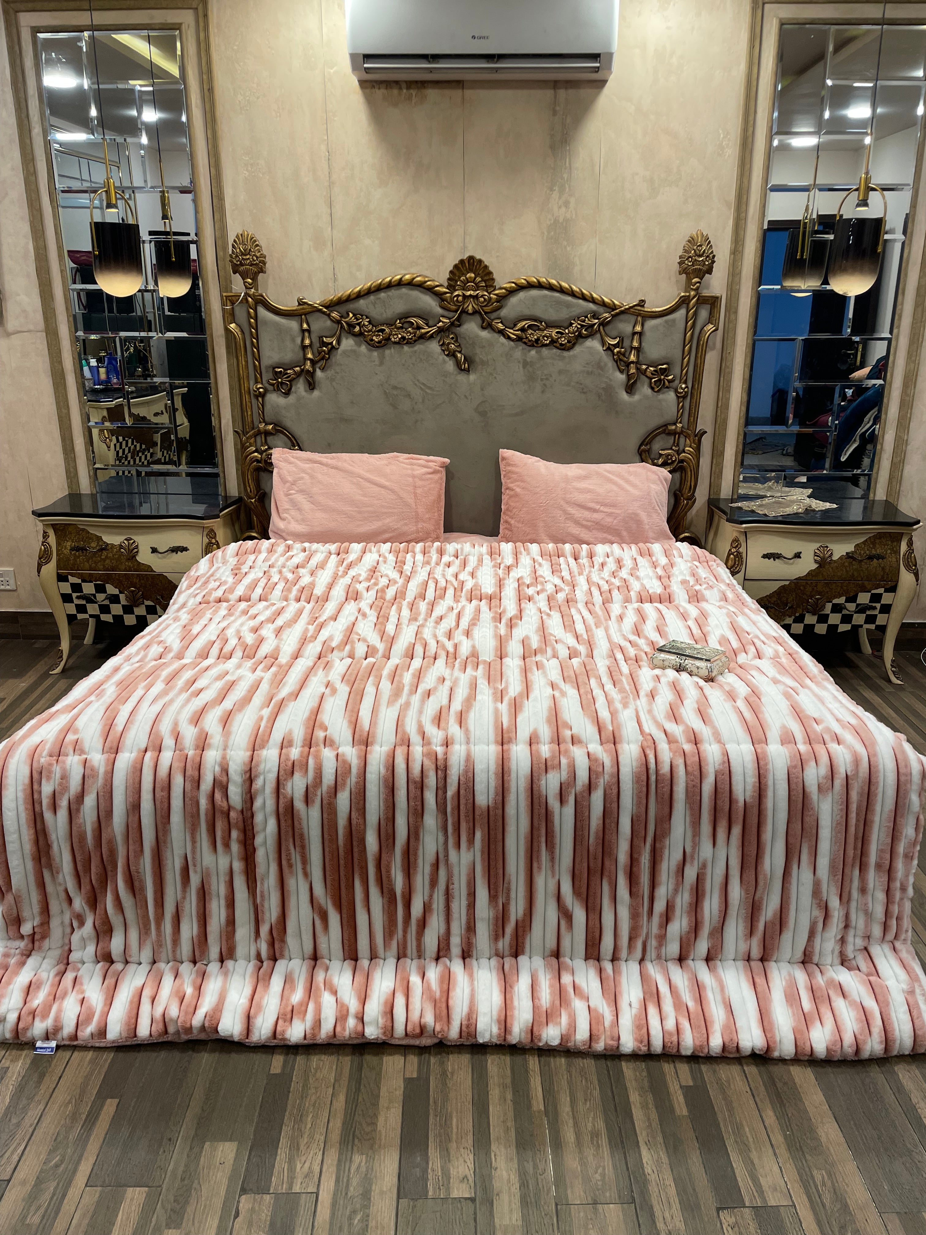 Strawberry  Pink White  4️⃣PC Razai set