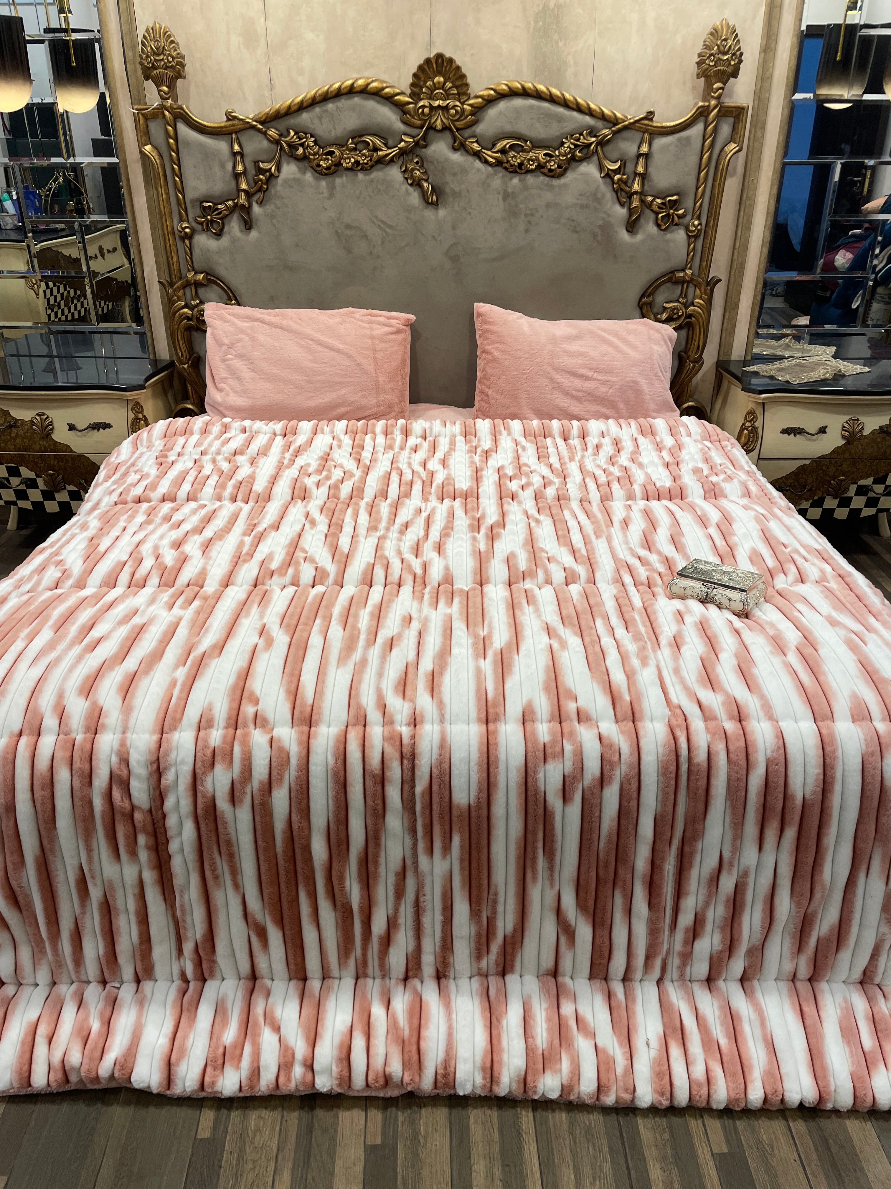 Strawberry  Pink White  4️⃣PC Razai set