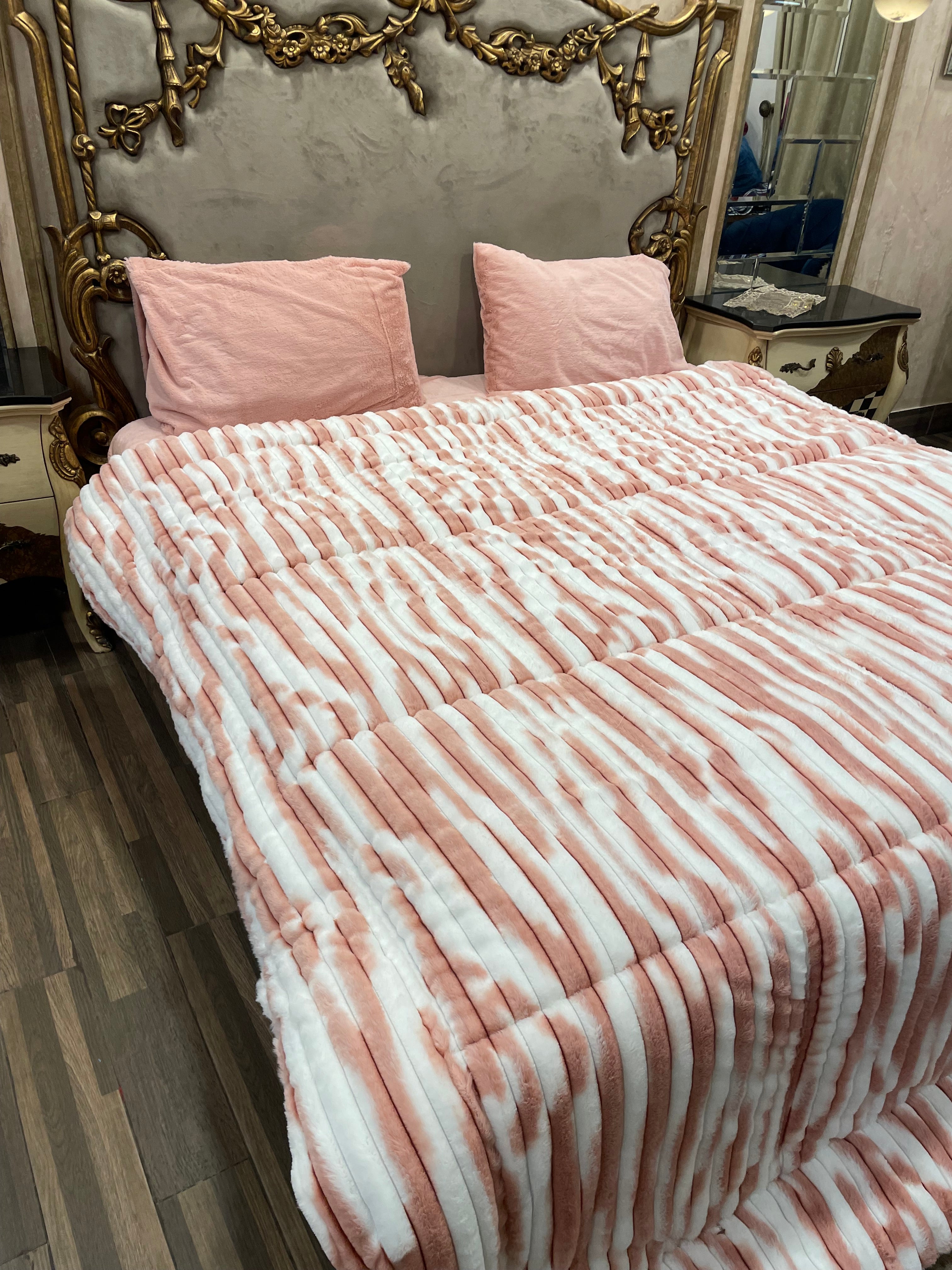 Strawberry  Pink White  4️⃣PC Razai set