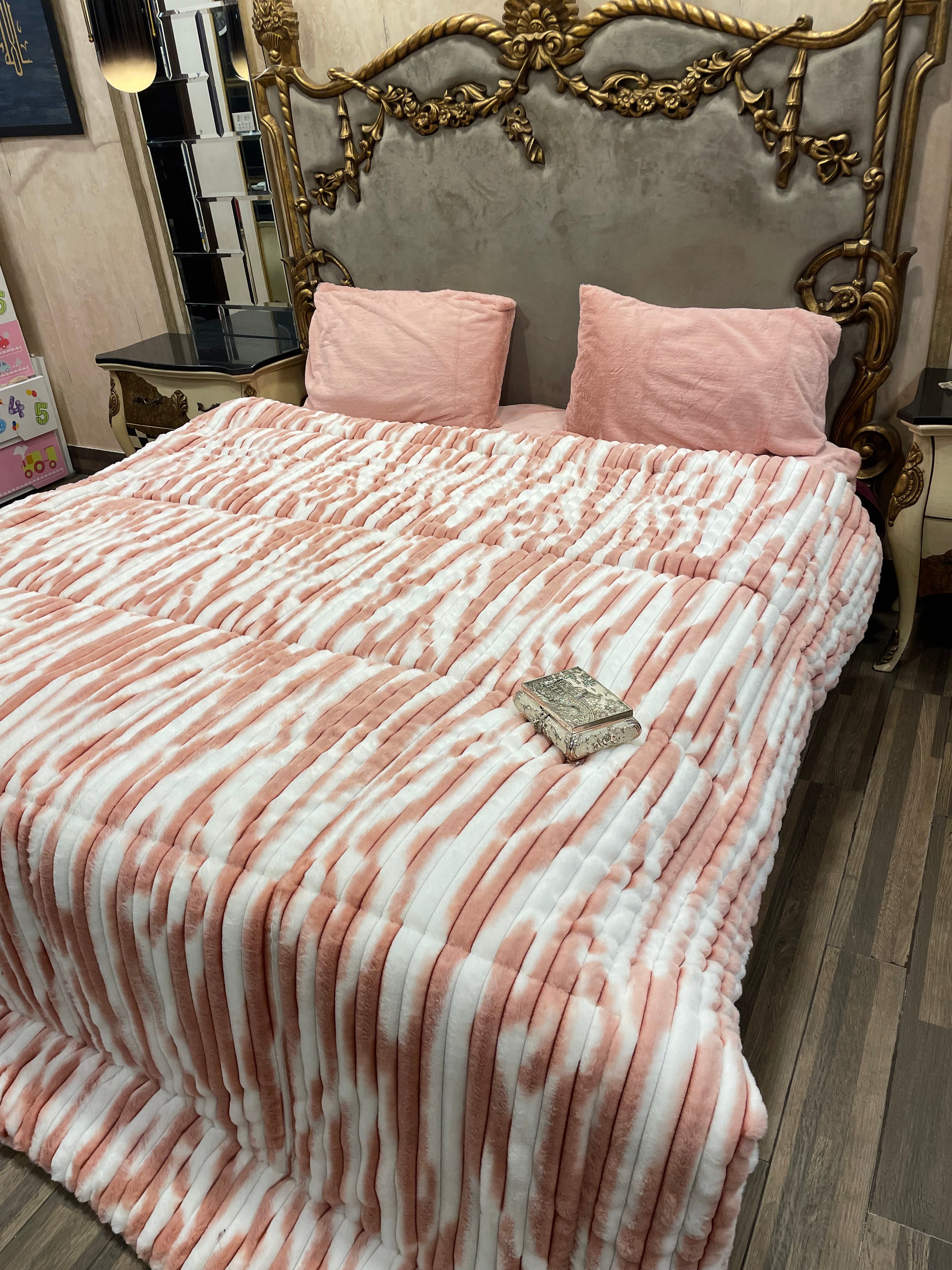 Strawberry  Pink White  4️⃣PC Razai set