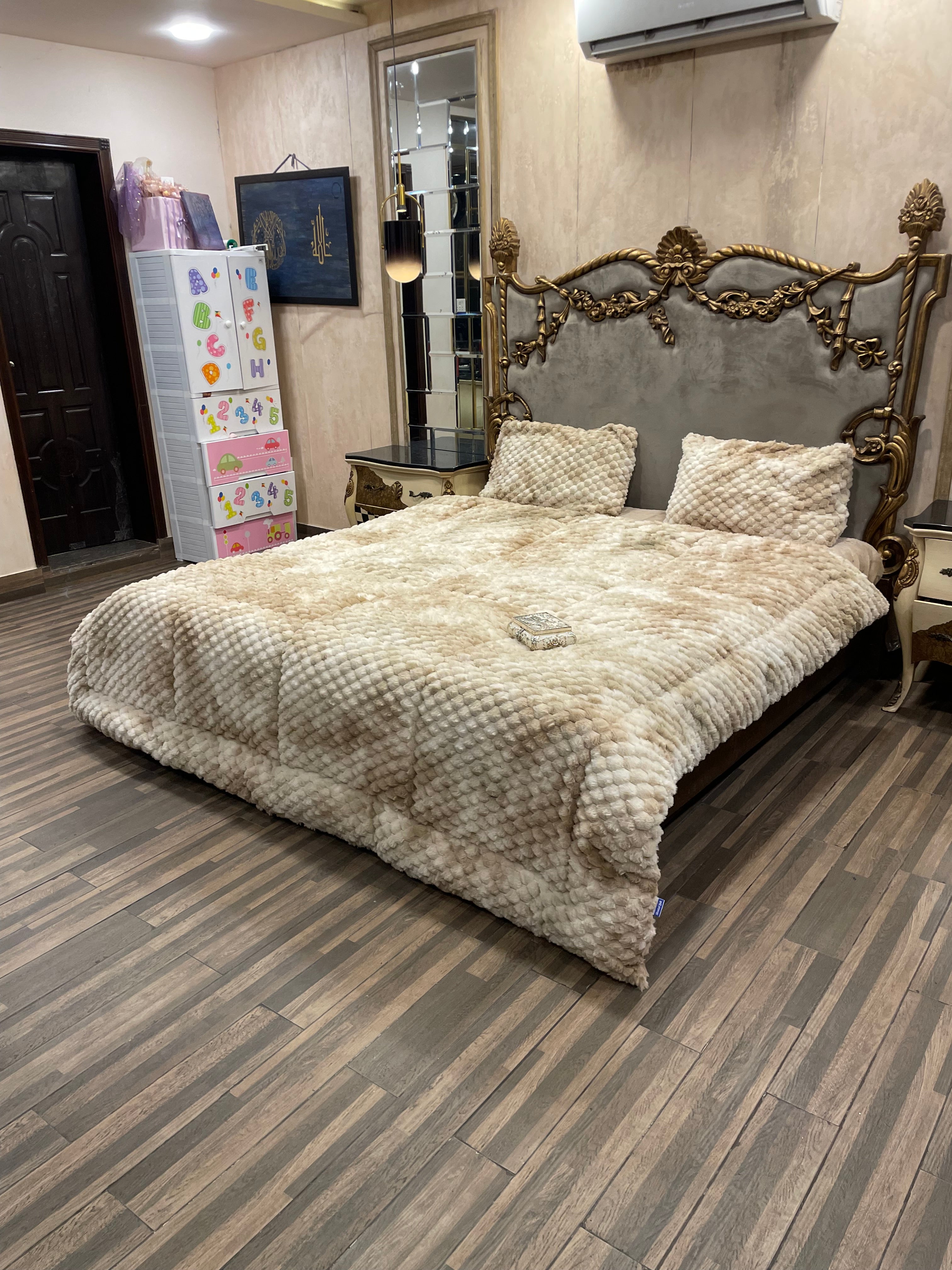 Shaded Jin Offwhite  4️⃣PC Razai set