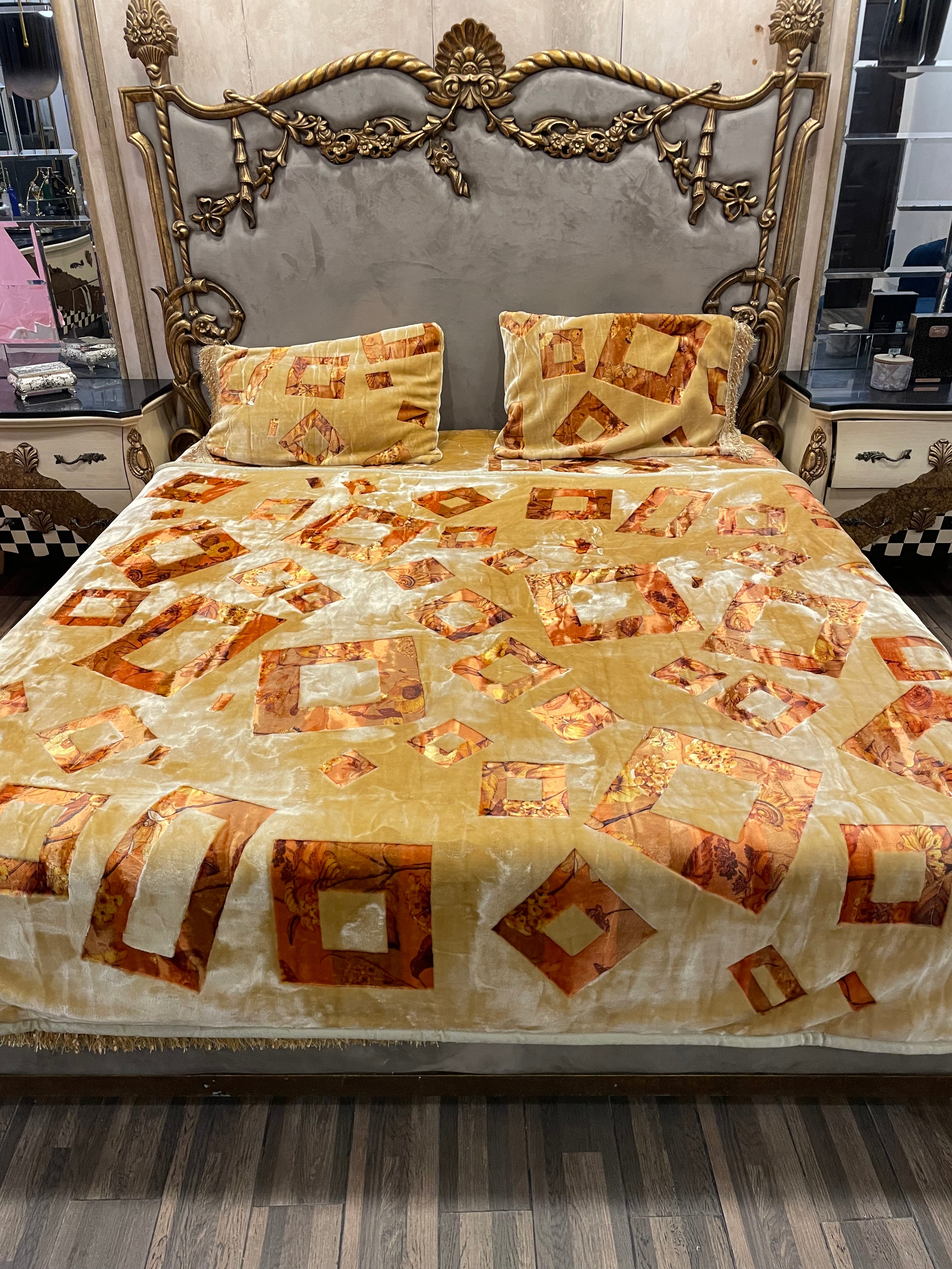 4️⃣ PC Romeo BLANKET/KAMBLE Gold