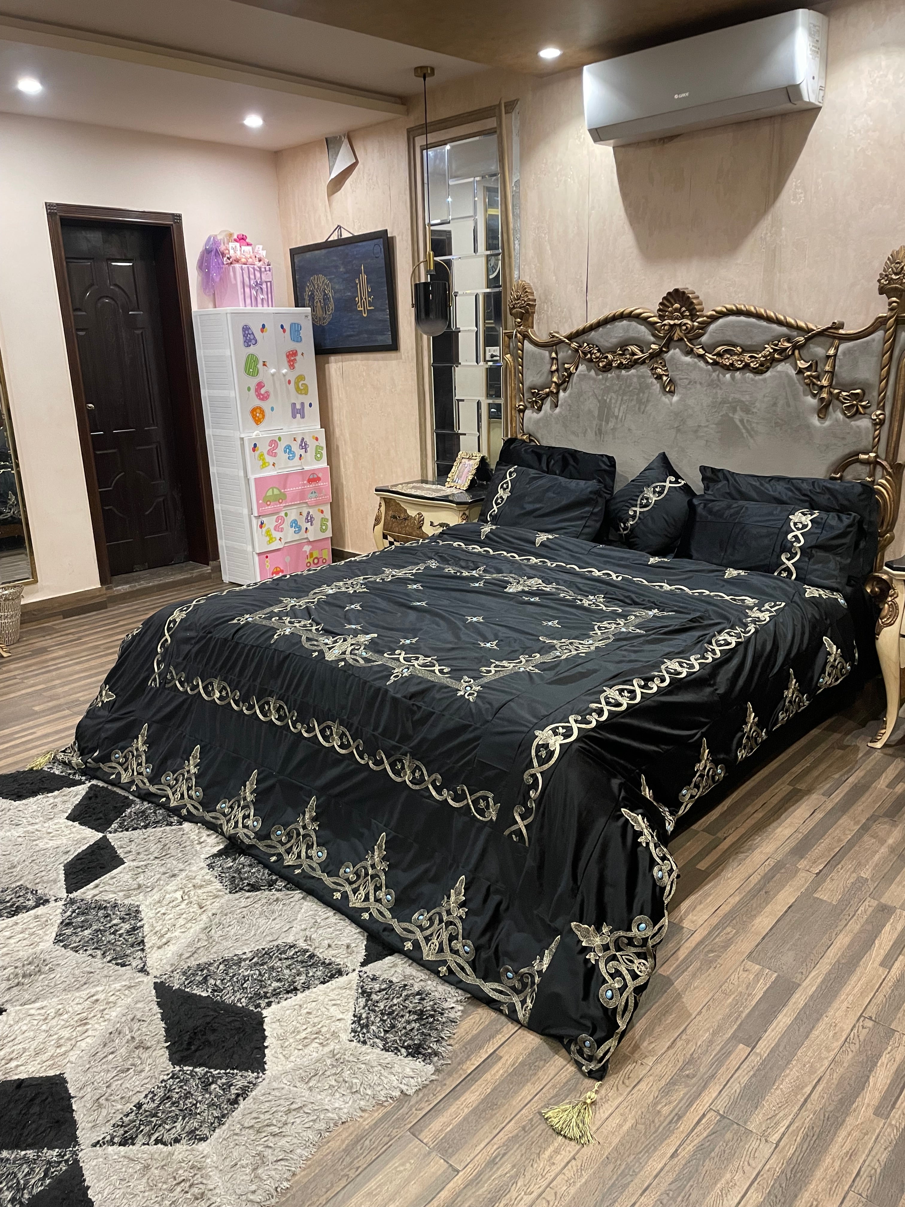 7️⃣ PC Bridal Embossed Velvet Duvet Cover (with/without Filling) embroidery Worked embeded with pearls