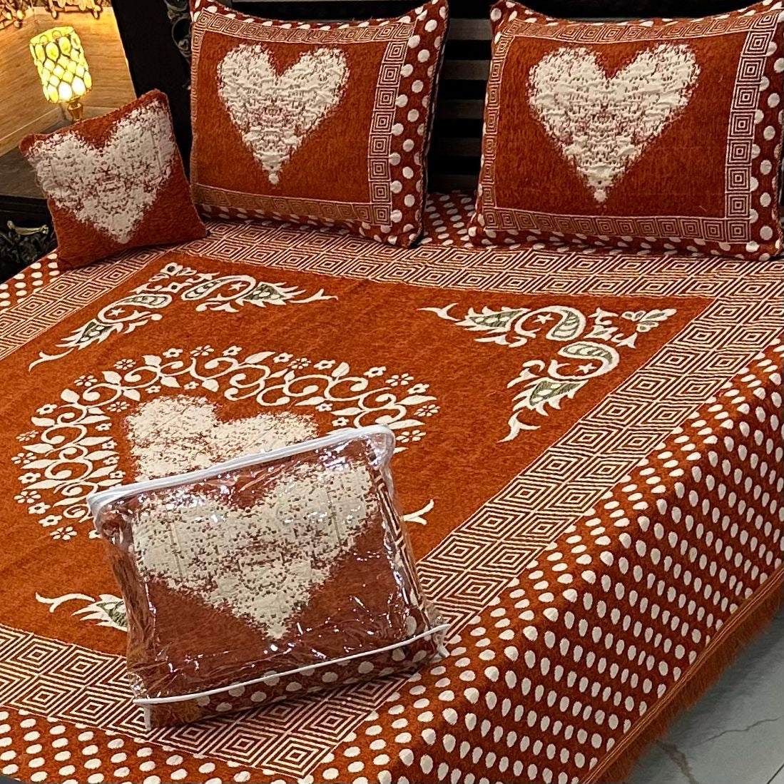 4️⃣ Piece heart Style Velvet Jacaurd BedSheet Set