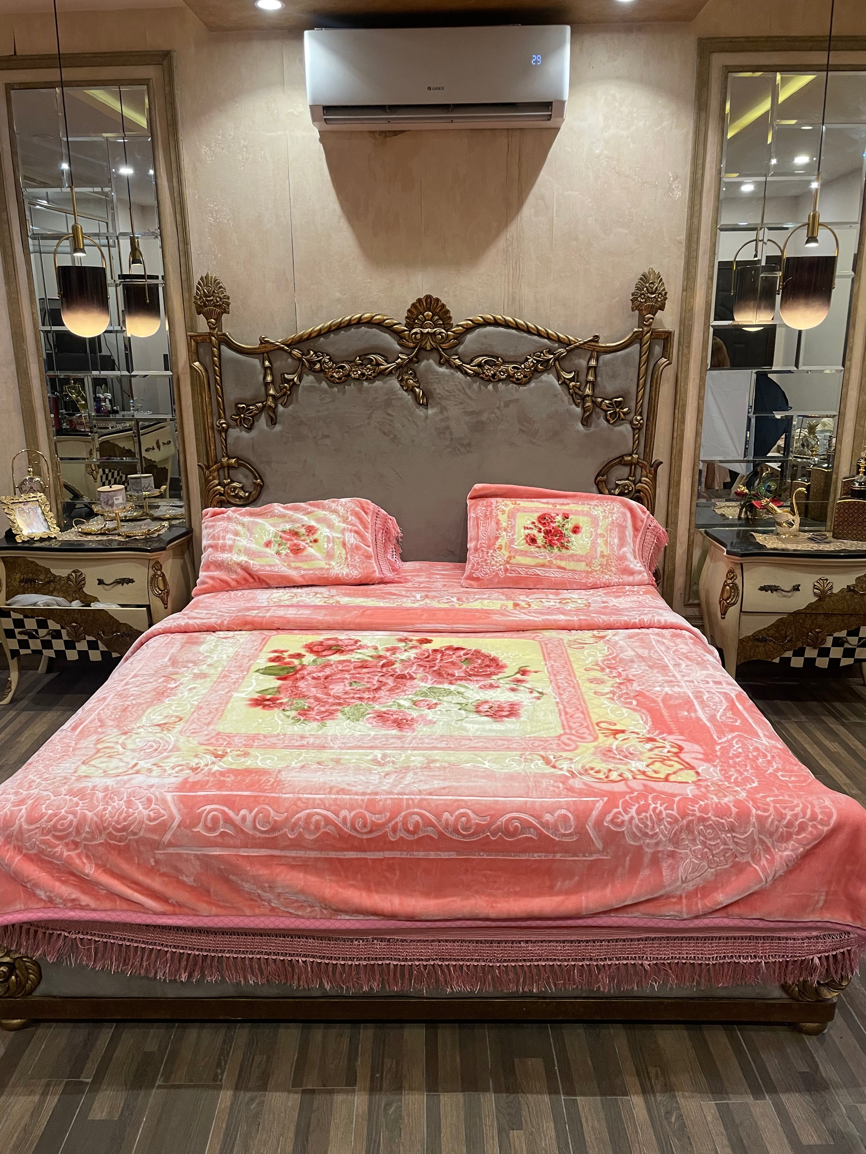 4️⃣PC Flora Gold Blanket/KAMBLE