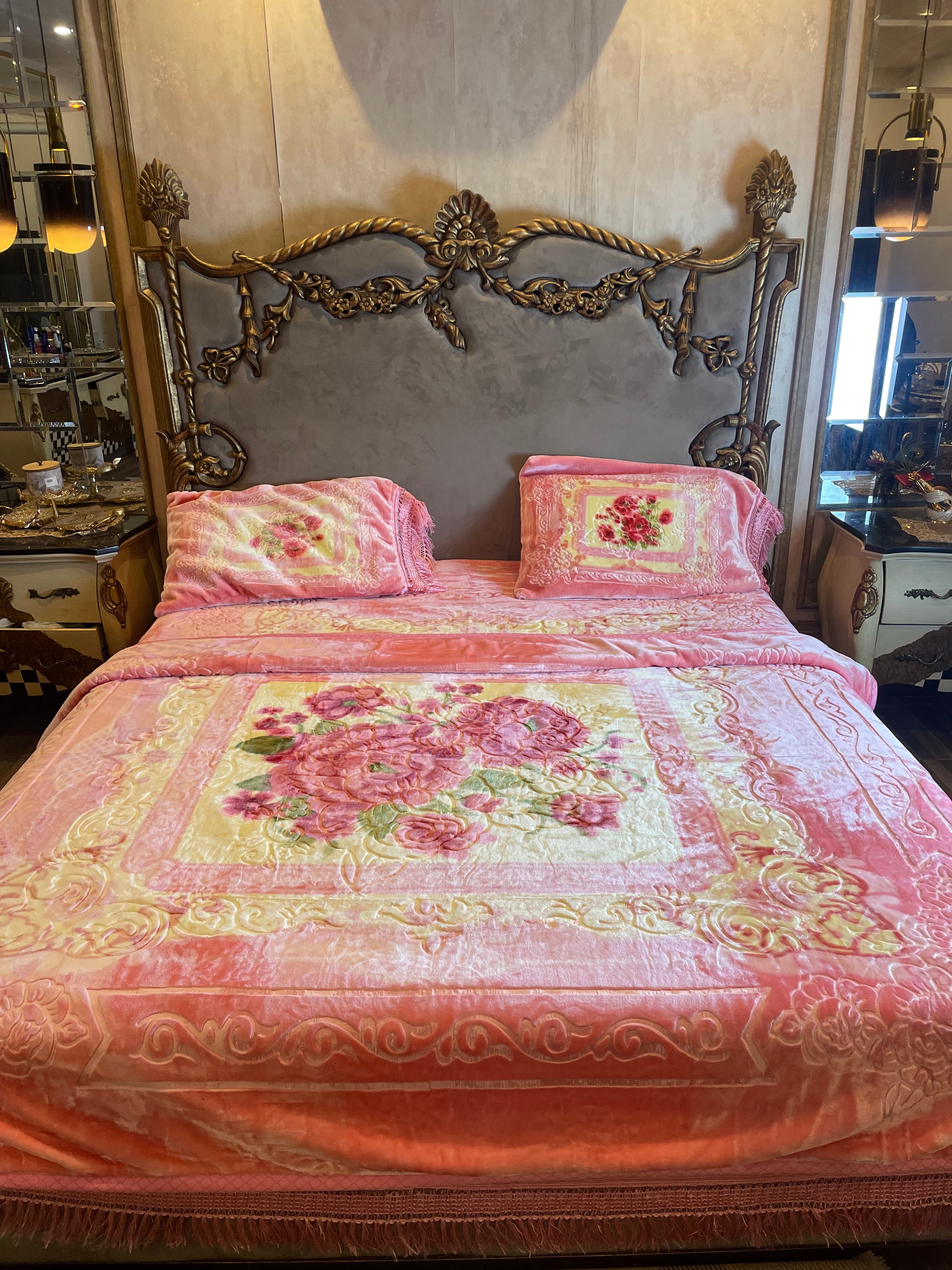 4️⃣PC Flora Gold Blanket/KAMBLE