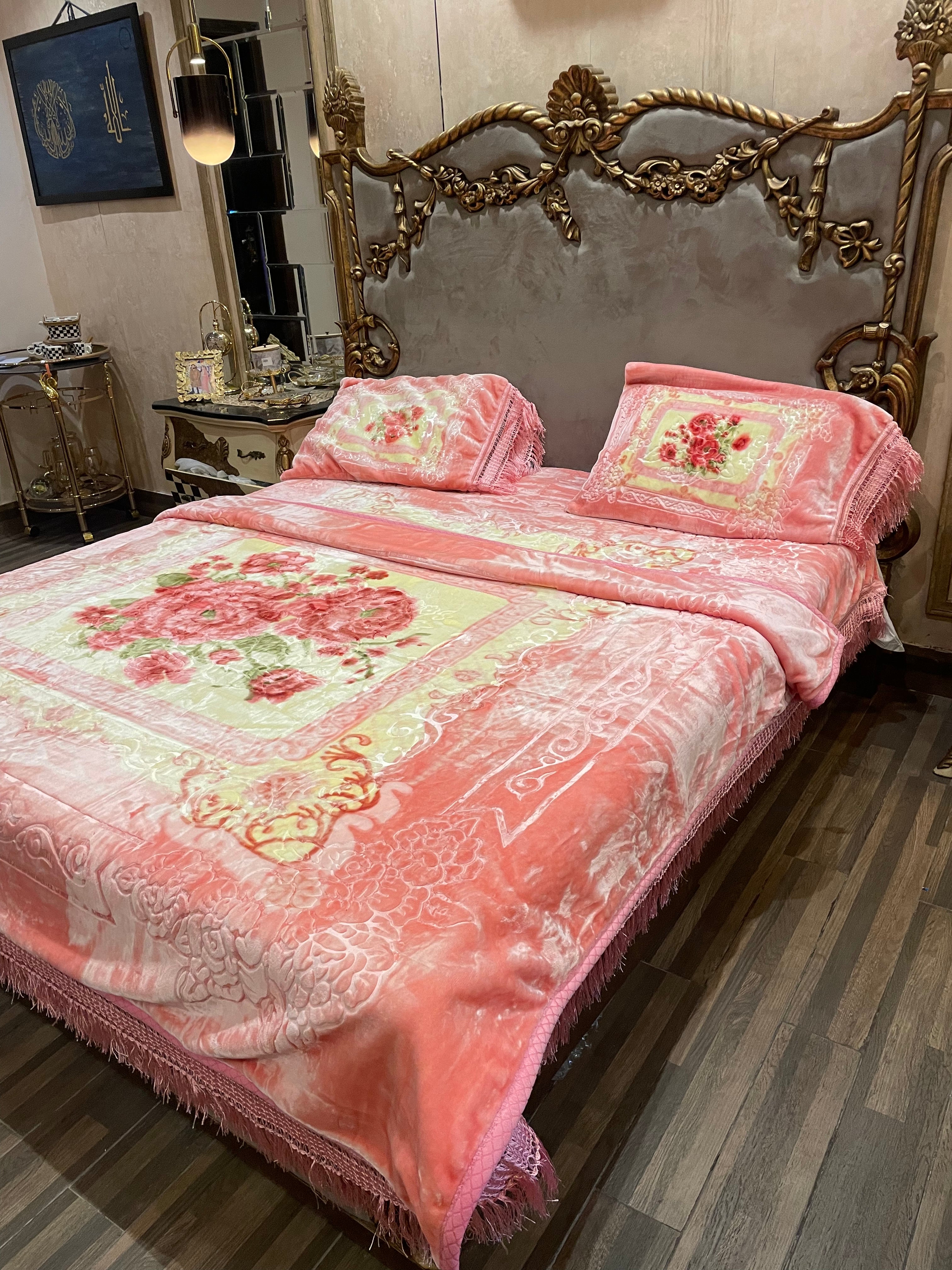 4️⃣PC Flora Gold Blanket/KAMBLE