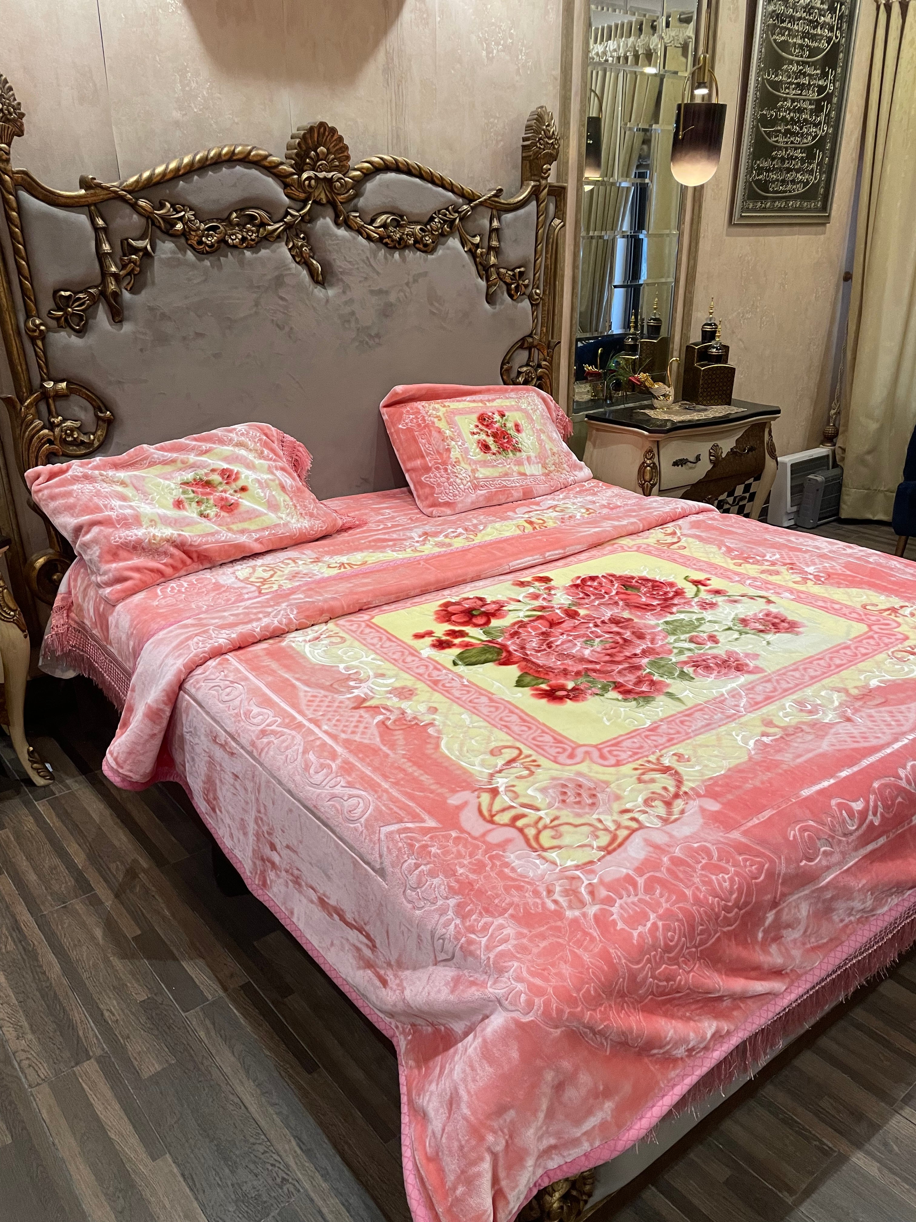 4️⃣PC Flora Gold Blanket/KAMBLE